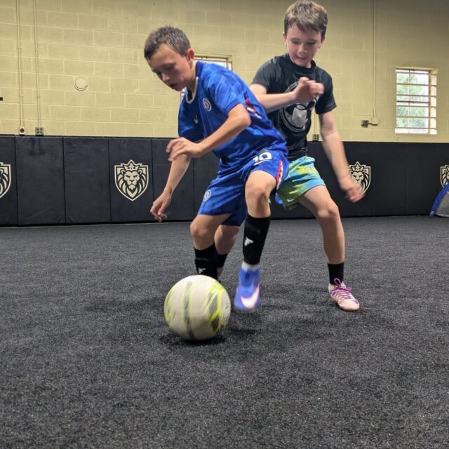 The beautiful thing about 1v1 battles is there is nowhere to hide! If you have the ball, you're forced to attack. If you don't have the ball, you're forced to defend. Or, you simply just collect the L.
All around the pitch the game is broken down into individual battles. Master your craft this summer and join us at Teqniq Academy for a training session and see the difference.